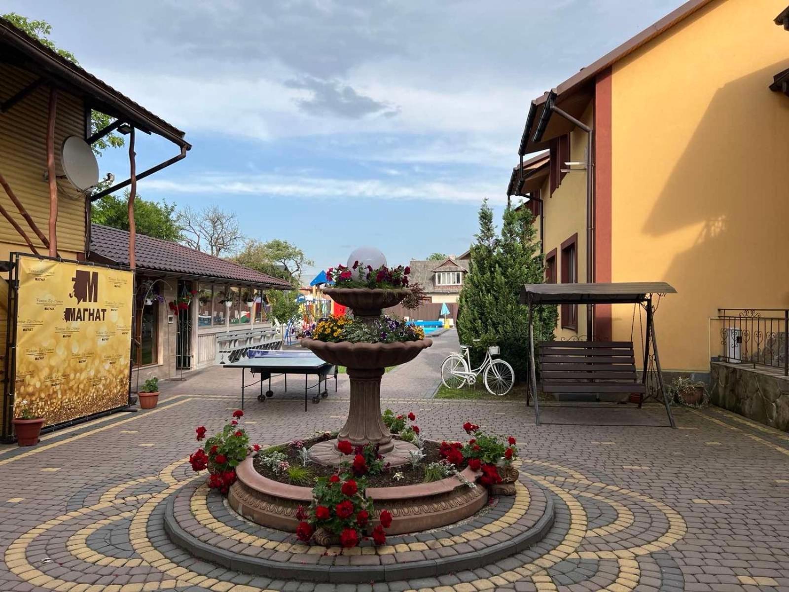 Sadyba Magnat Hotel Dilyatyn Exterior foto